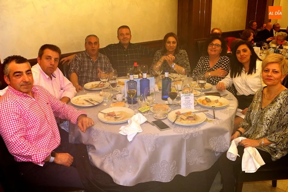 Foto 10 - Los guijuelenses muestran su solidaridad en la primera cena contra el c&aacute;ncer