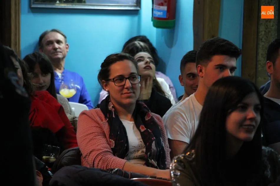 Foto 6 - Chely Capit&aacute;n divierte con sus mon&oacute;logos al p&uacute;blico de la Cafeter&iacute;a Imperial  