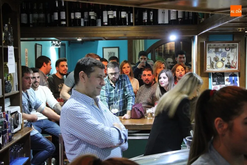 Foto 5 - Chely Capit&aacute;n divierte con sus mon&oacute;logos al p&uacute;blico de la Cafeter&iacute;a Imperial  