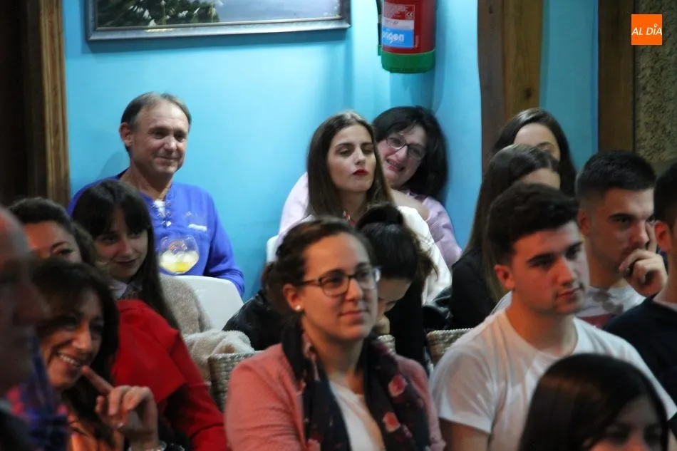 Foto 4 - Chely Capit&aacute;n divierte con sus mon&oacute;logos al p&uacute;blico de la Cafeter&iacute;a Imperial  