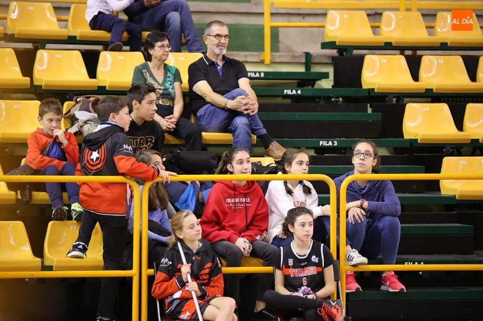 Foto 4 - El CB Tormes sucumbe ante al Basket Navarra (62-65) con un triple sobre la bocina