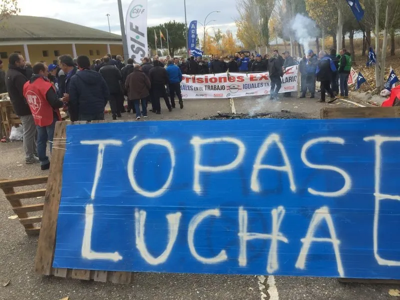 Foto 2 - Los funcionarios de Topas viven una jornada de huelga conflictiva&nbsp;  