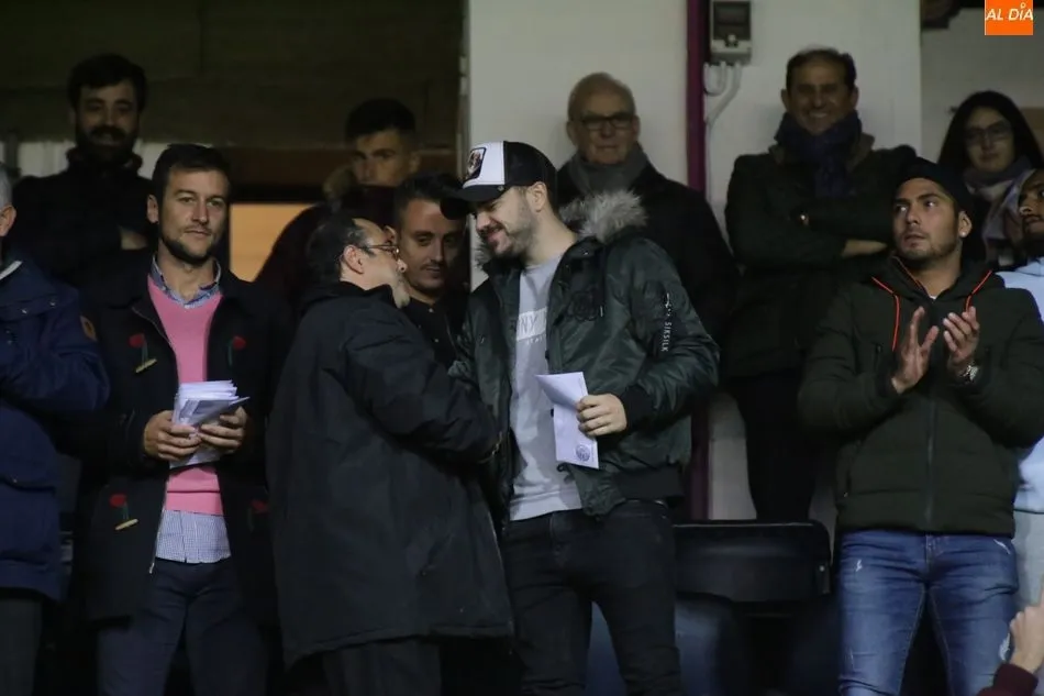 El Salamanca UDS y el Helmántico se rinden a los héroes del ascenso con un emotivo homenaje