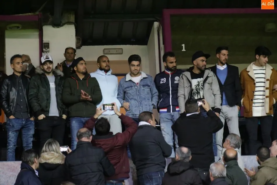 Foto 5 - El Salamanca UDS y el Helm&aacute;ntico se rinden a los &ldquo;h&eacute;roes del ascenso&rdquo; con un emotivo homenaje