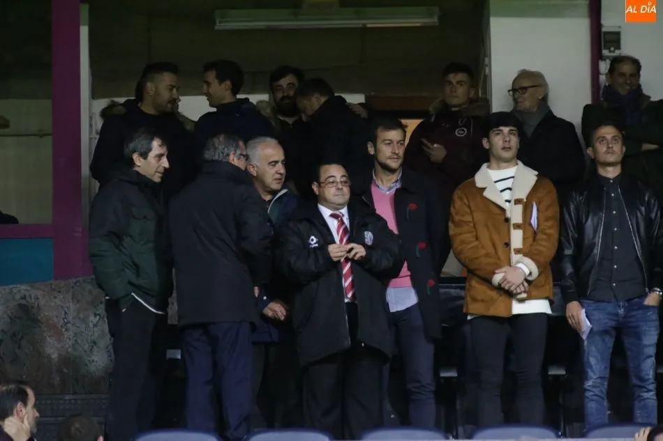 Foto 3 - El Salamanca UDS y el Helm&aacute;ntico se rinden a los &ldquo;h&eacute;roes del ascenso&rdquo; con un emotivo homenaje