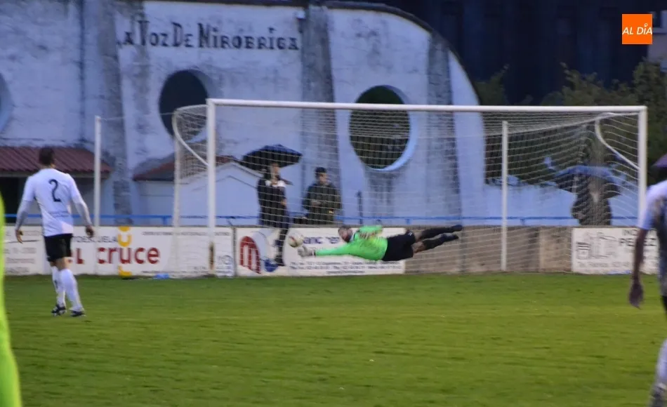 Foto 11 - El B&eacute;jar asalta el Francisco Mateos 10 a&ntilde;os despu&eacute;s en un derby de sabor a&ntilde;ejo con barro y...