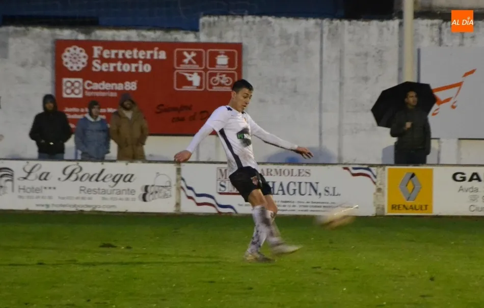 Foto 7 - El B&eacute;jar asalta el Francisco Mateos 10 a&ntilde;os despu&eacute;s en un derby de sabor a&ntilde;ejo con barro y...