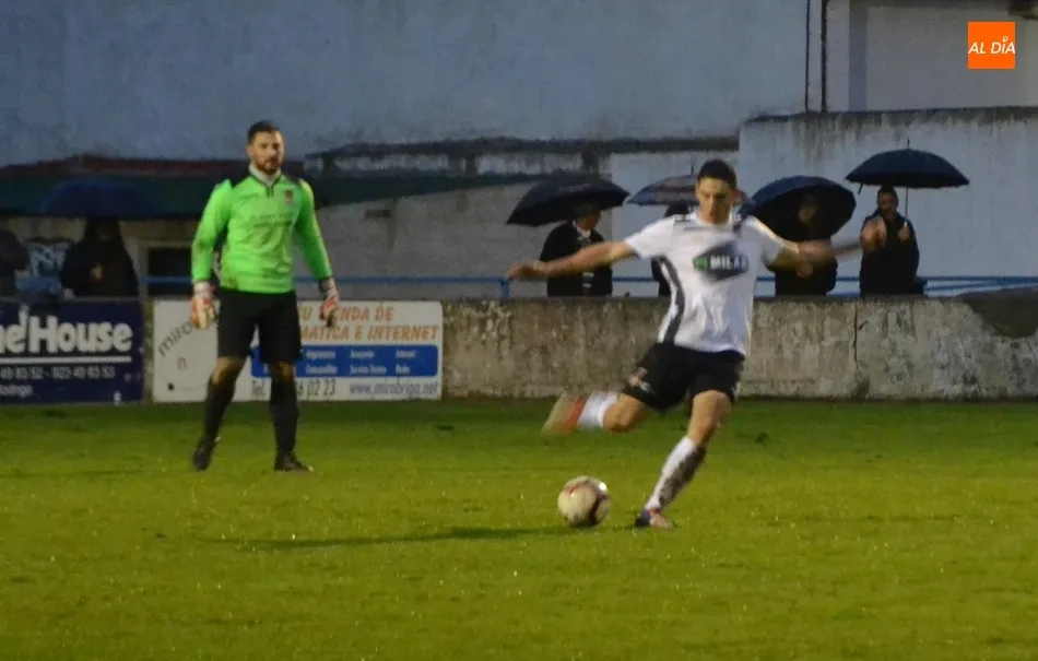 Foto 5 - El B&eacute;jar asalta el Francisco Mateos 10 a&ntilde;os despu&eacute;s en un derby de sabor a&ntilde;ejo con barro y...