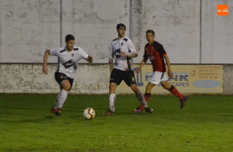 Foto 2 - El B&eacute;jar asalta el Francisco Mateos 10 a&ntilde;os despu&eacute;s en un derby de sabor a&ntilde;ejo con barro y...