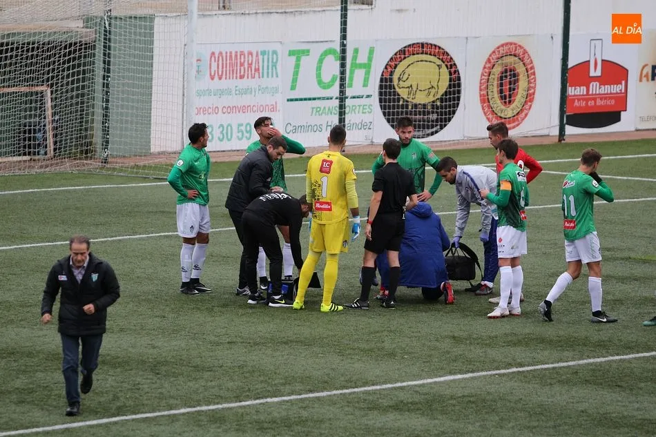 Foto 8 - El CD Guijuelo vence con lo puesto al Atl&eacute;tico B (1-0)