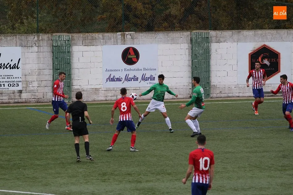 Foto 4 - El CD Guijuelo vence con lo puesto al Atl&eacute;tico B (1-0)