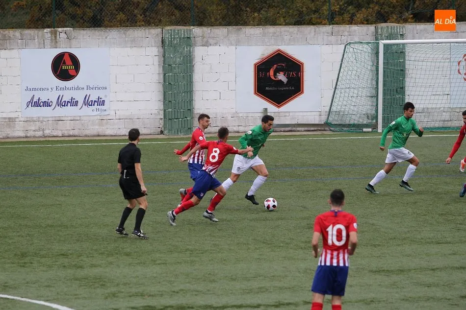 Foto 2 - El CD Guijuelo vence con lo puesto al Atl&eacute;tico B (1-0)