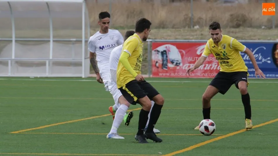 Una acción del encuentro entre el Ribert y e Toralense. Fotos: Alberto Martín
