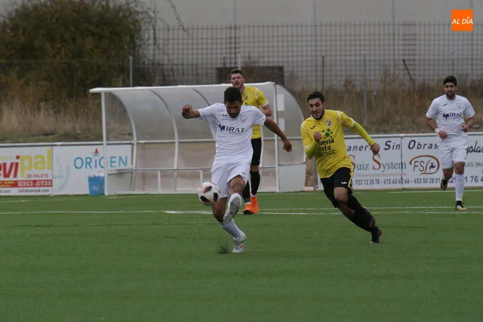 Foto 11 - El B&eacute;jar se lleva el derbi ante el Ciudad Rodrigo, el Ribert golea y el Hergar Camelot cae...
