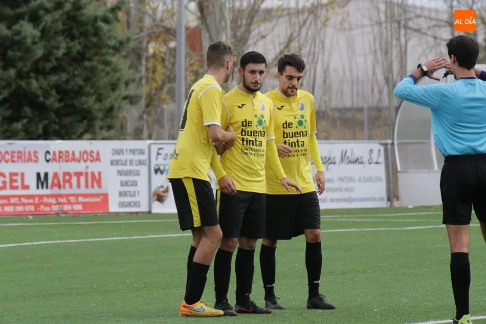Foto 10 - El B&eacute;jar se lleva el derbi ante el Ciudad Rodrigo, el Ribert golea y el Hergar Camelot cae...
