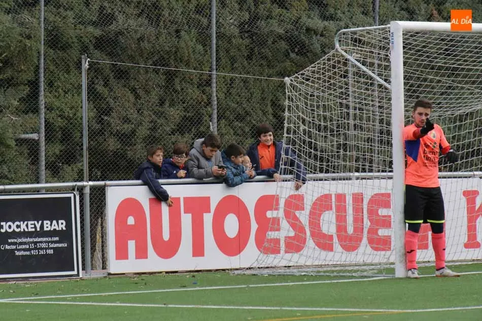 Foto 9 - El B&eacute;jar se lleva el derbi ante el Ciudad Rodrigo, el Ribert golea y el Hergar Camelot cae...