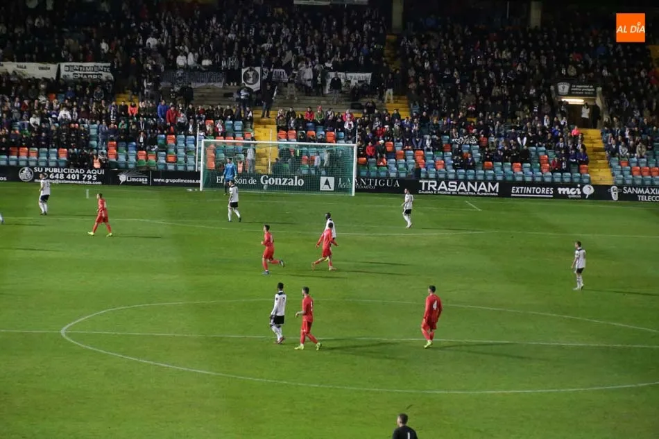Foto 11 - El Salamanca UDS tira de &eacute;pica para empatar con el Castilla en el tiempo de descuento (3-3)