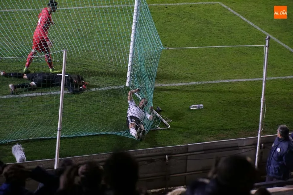 Foto 9 - El Salamanca UDS tira de &eacute;pica para empatar con el Castilla en el tiempo de descuento (3-3)