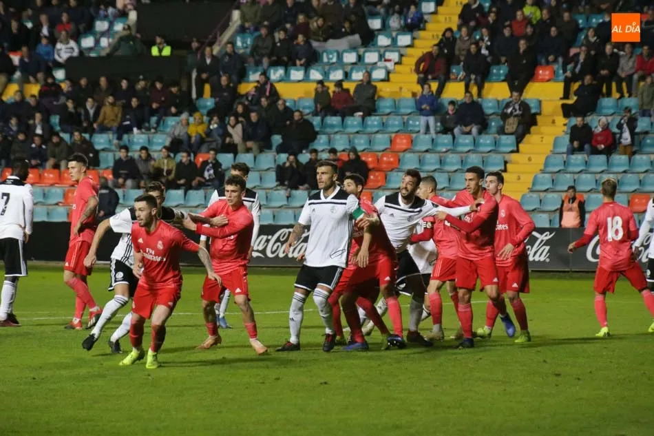 Foto 7 - El Salamanca UDS tira de &eacute;pica para empatar con el Castilla en el tiempo de descuento (3-3)