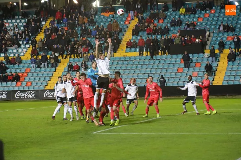 Foto 4 - El Salamanca UDS tira de &eacute;pica para empatar con el Castilla en el tiempo de descuento (3-3)