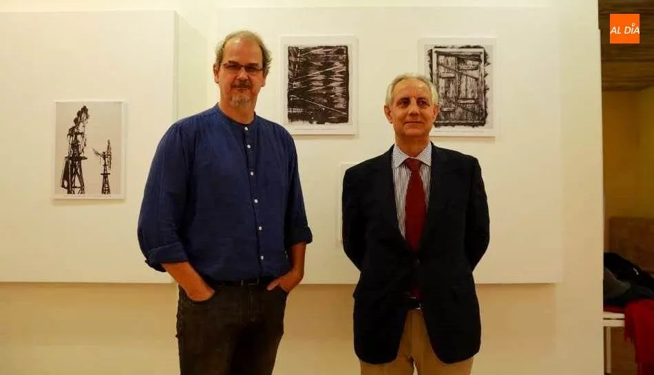 Ricardo Hantzschel, fotógrafo, y del subdirector del CEB, Manuel Portillo Rubio. Foto de Lydia González