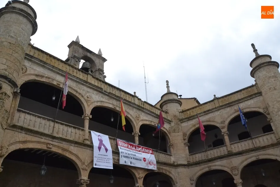 1Foto: Relevo en la balconada para luchar contra la violencia de género  
