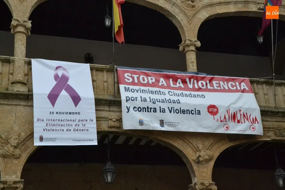 Foto 2 - 1Foto: Relevo en la balconada para luchar contra la violencia de g&eacute;nero  