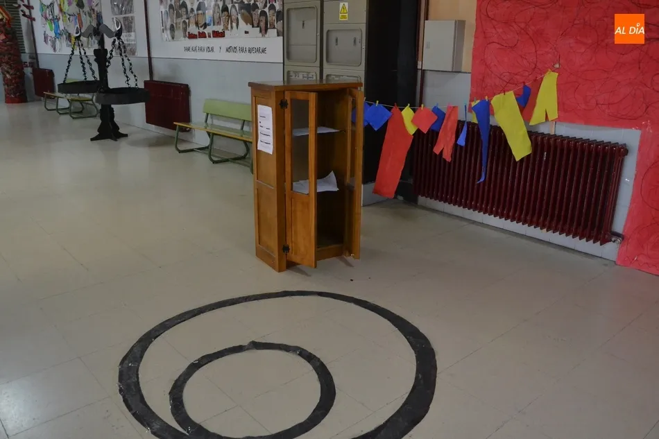 Foto 6 - El IES Tierra recrea en su hall la habitaci&oacute;n de una mujer maltratada  