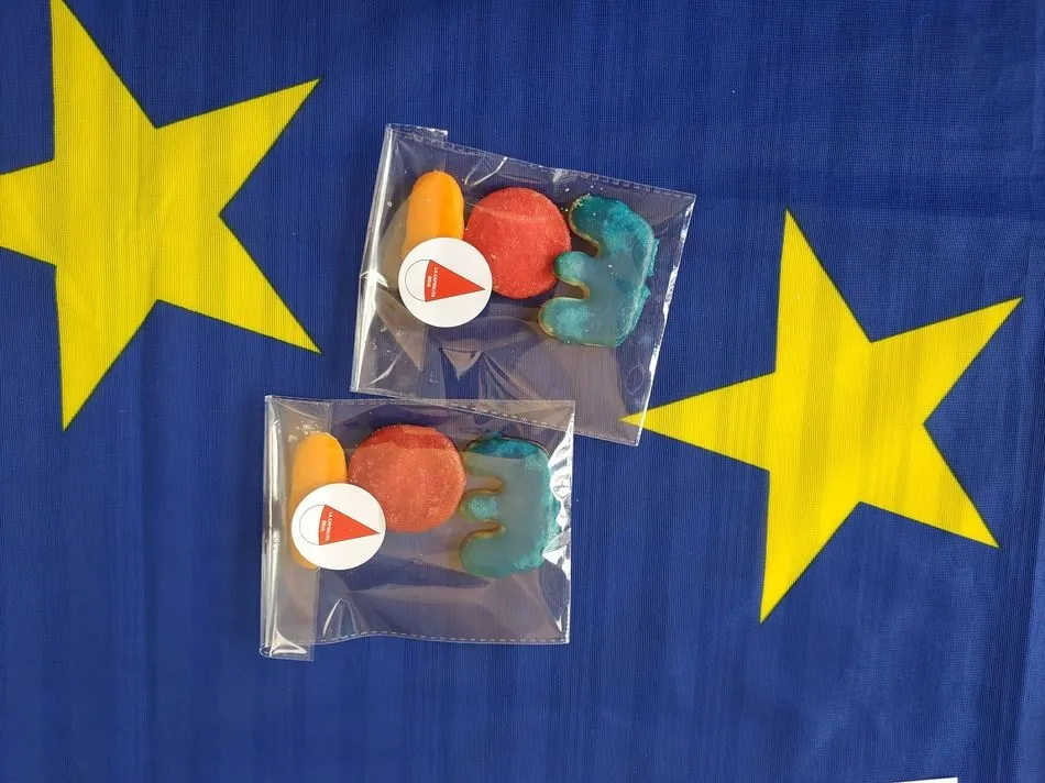 Foto 4 - El Centro Europe Direct acoge un nuevo mercadillo solidario cuyos beneficios se destinar&aacute;n a...