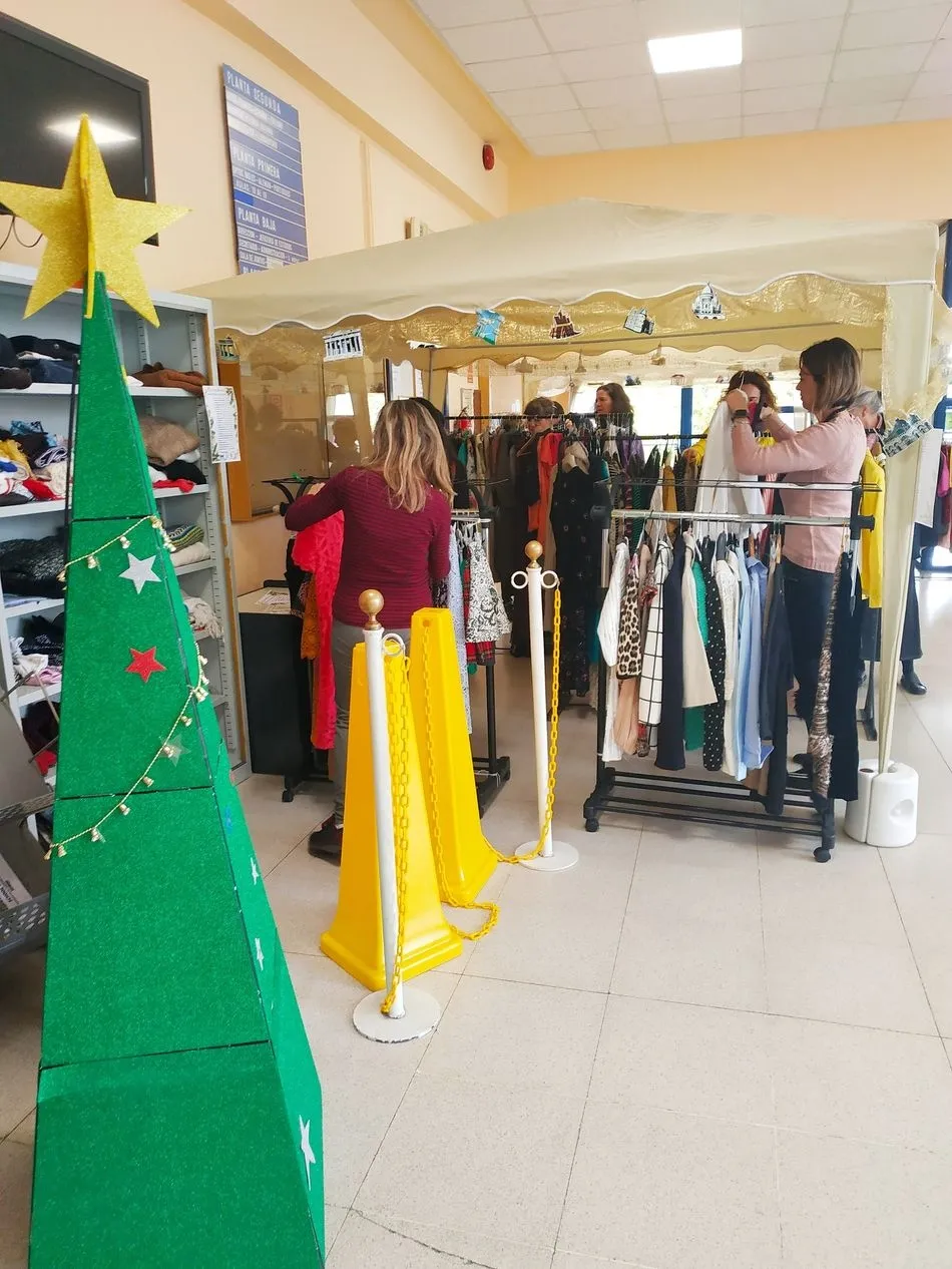 Foto 3 - El Centro Europe Direct acoge un nuevo mercadillo solidario cuyos beneficios se destinar&aacute;n a...