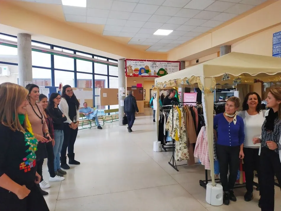Foto 2 - El Centro Europe Direct acoge un nuevo mercadillo solidario cuyos beneficios se destinar&aacute;n a...