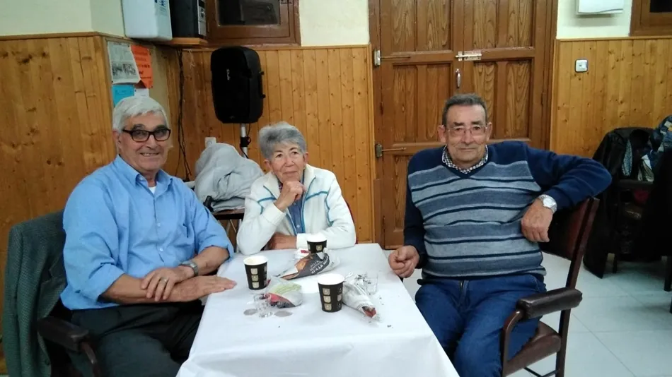 Foto 5 - Encuentro en el Hogar del Jubilado para degustar unas ricas casta&ntilde;as asadas