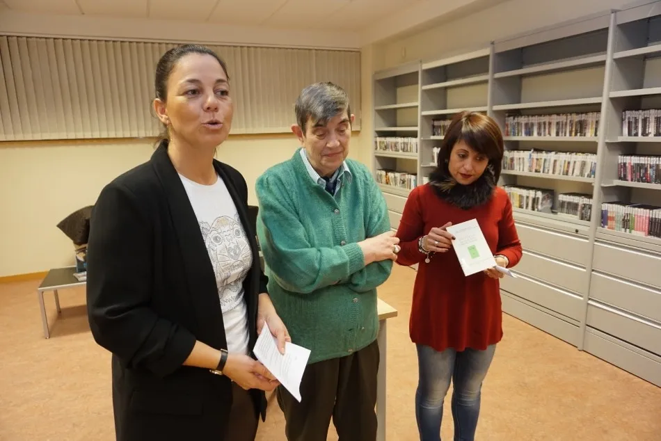 Foto 4 - Pepita Jim&eacute;nez recuerda la historia local en una concurrida charla en la biblioteca municipal