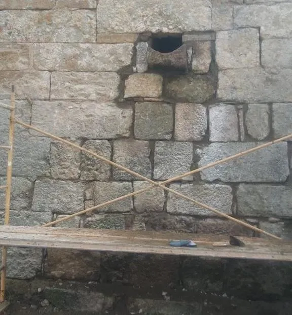 Foto 3 - La popular &lsquo;meona&rsquo; desaparece de los fosos de la muralla  