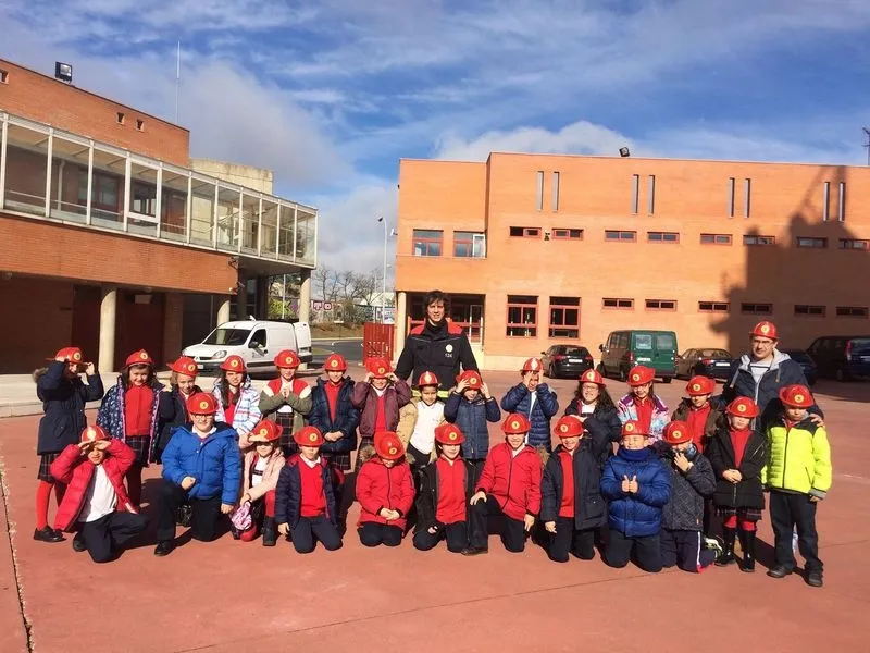 Foto 7 - Alumnos del colegio Padres Trinitarios visitan el Parque Municipal de Bomberos&nbsp;  