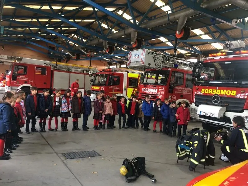 Foto 3 - Alumnos del colegio Padres Trinitarios visitan el Parque Municipal de Bomberos&nbsp;  