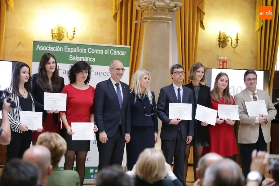 Investigadores que recibirán las siete becas de la AECC Salamanca. Fotos: Alberto Martín