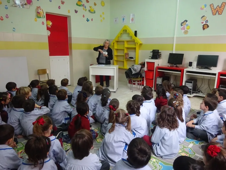 Foto 2 - Entra&ntilde;able encuentro intergeneracional en el colegio San Juan Bosco