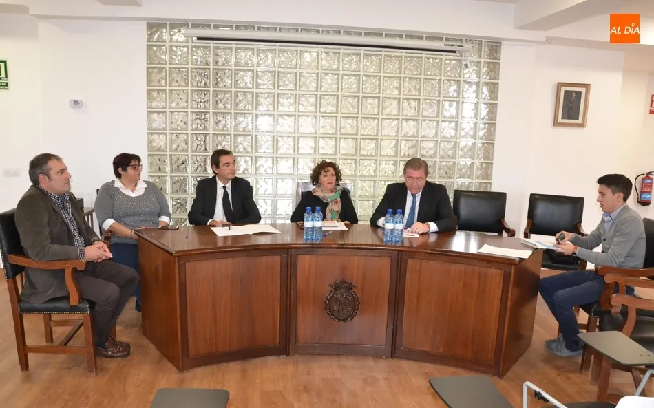 Foto 2 - Fuentes de O&ntilde;oro y Vilar Formoso trasladan a la Subdelegada su preocupaci&oacute;n por la A-62 y la IP-5 ...