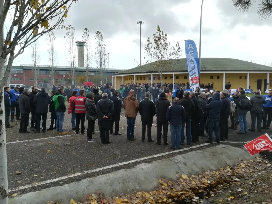 Foto 3 - Cerca de 300 trabajadores de Topas se suman a la cuarta jornada de huelga  