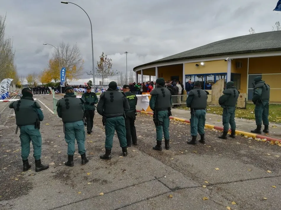 Foto 2 - Cerca de 300 trabajadores de Topas se suman a la cuarta jornada de huelga  