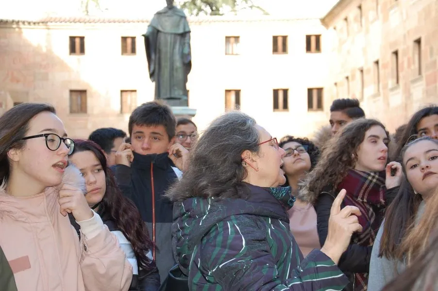 Foto 8 - Los alumnos del IES Mateo Hern&aacute;ndez visitan la Casa Museo Miguel de Unamuno y el Edificio...