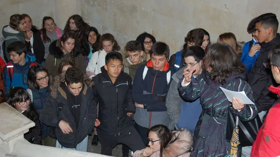 Alumnos del IES Mateo Hernández se muestra entusiasmados en durante su mañana unamuniana.