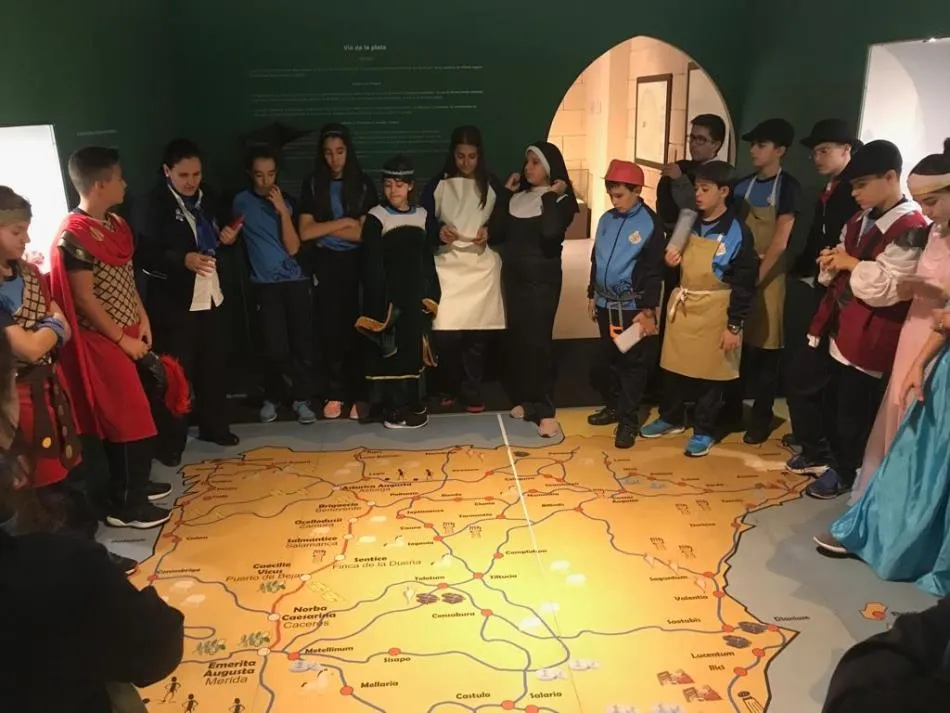 Foto 3 - Divertida visita de estudiantes del colegio San Juan Bosco al Museo del Comercio
