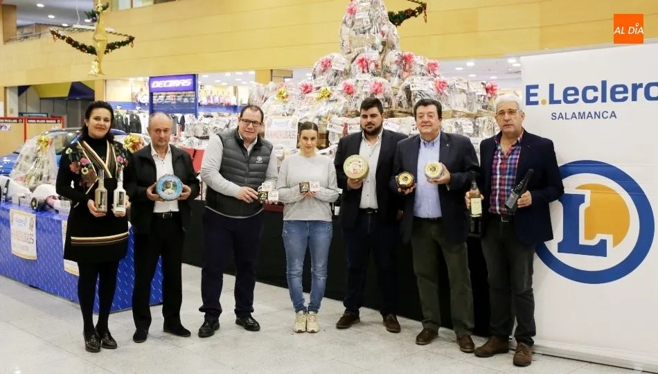 Presentación de la campaña Las Cestas de Alianzas Locales en el hipermercado E. Leclerc de Salamanca. Foto de Alberto Martín