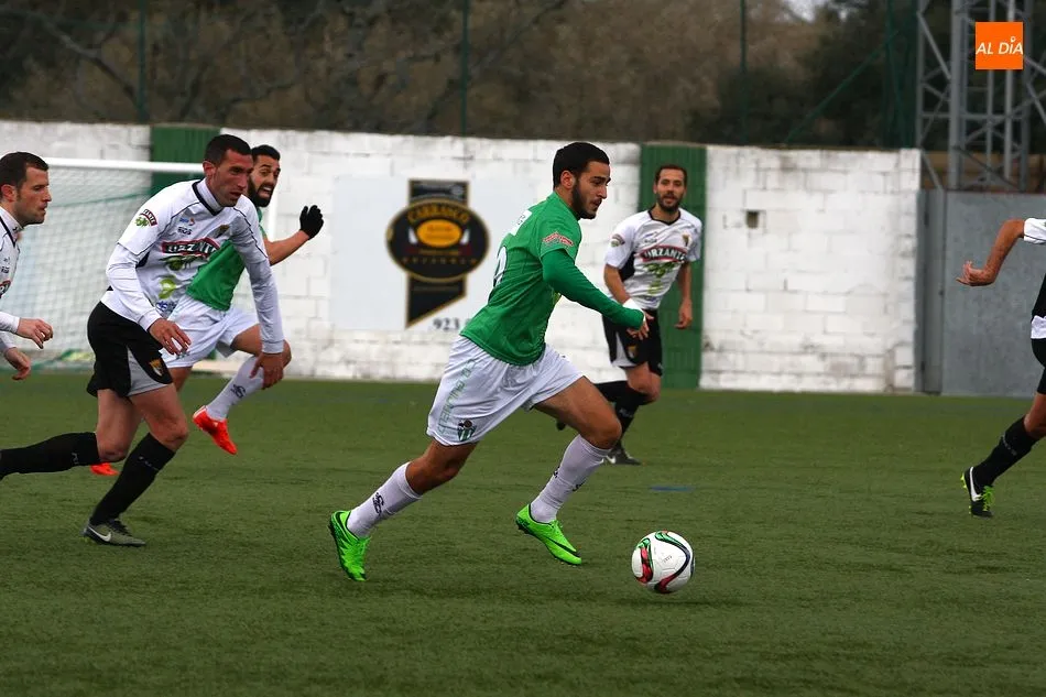 Ayub estará al menos medio año alejado de los terrenos de juego por rotura del ligamento cruzado de la rodilla
