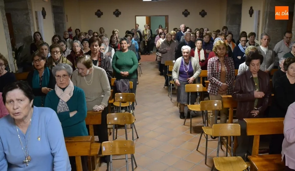 Foto 4 - Gran asistencia un a&ntilde;o m&aacute;s a la novena en honor a la Virgen de la Medalla Milagrosa  