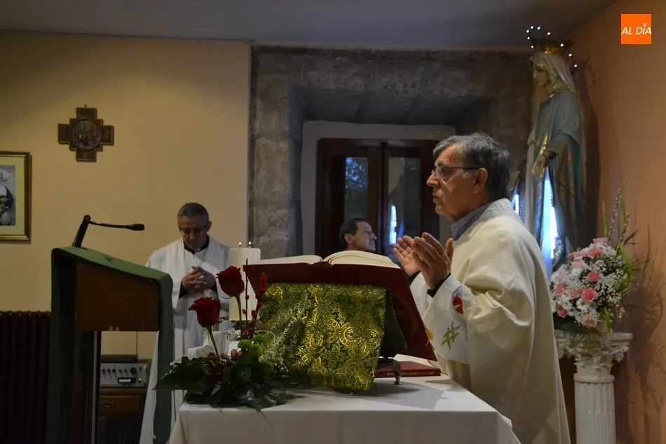 Foto 6 - Gran asistencia un a&ntilde;o m&aacute;s a la novena en honor a la Virgen de la Medalla Milagrosa  