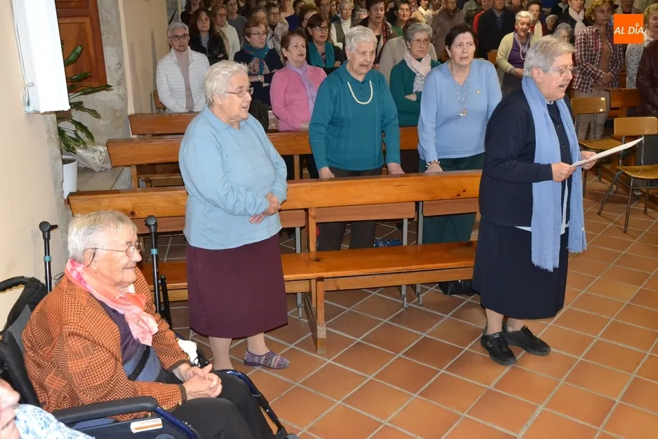 Foto 7 - Gran asistencia un a&ntilde;o m&aacute;s a la novena en honor a la Virgen de la Medalla Milagrosa  