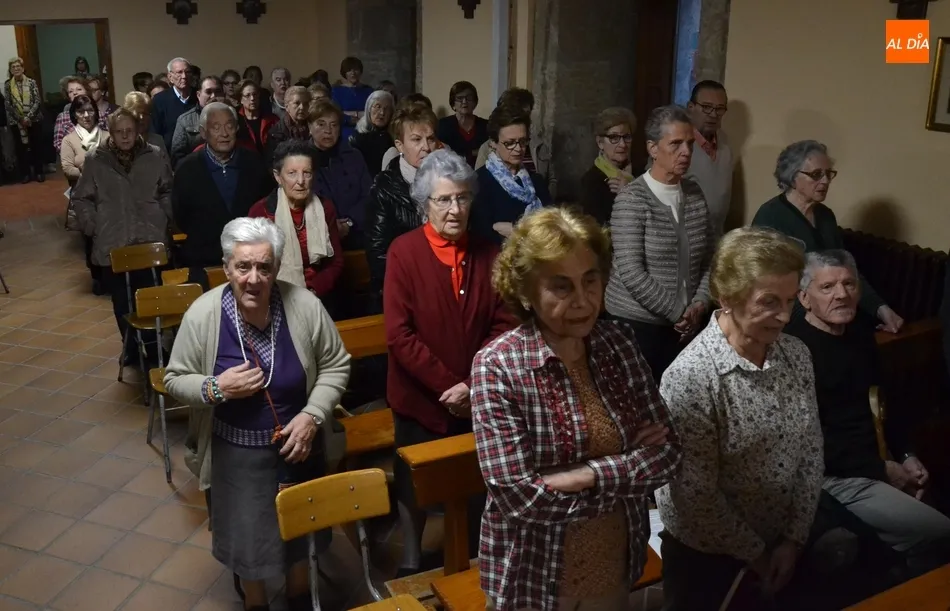 Foto 3 - Gran asistencia un a&ntilde;o m&aacute;s a la novena en honor a la Virgen de la Medalla Milagrosa  
